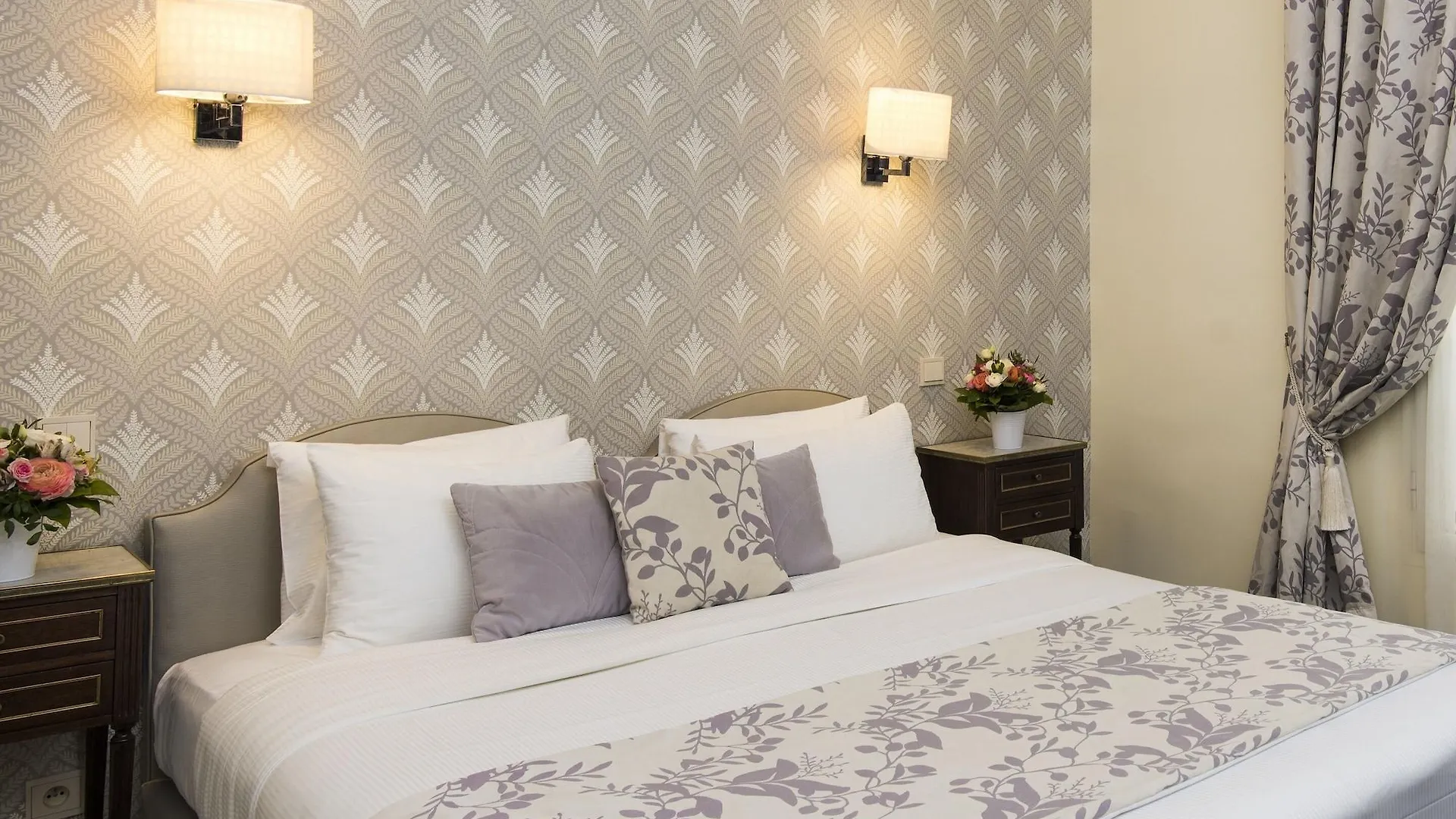 Hotel Saint-petersbourg Opera & 4*
