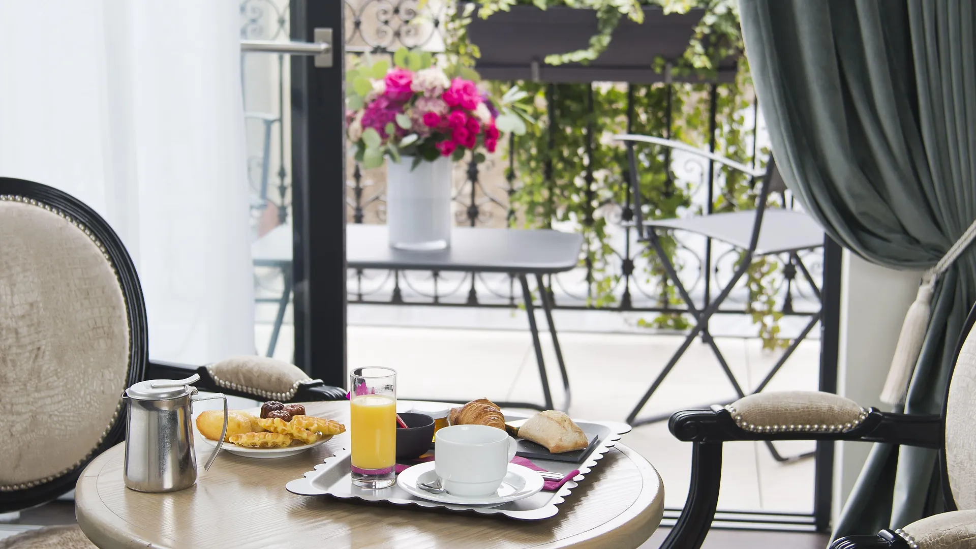 Hotel Saint-petersbourg Opera & 4*